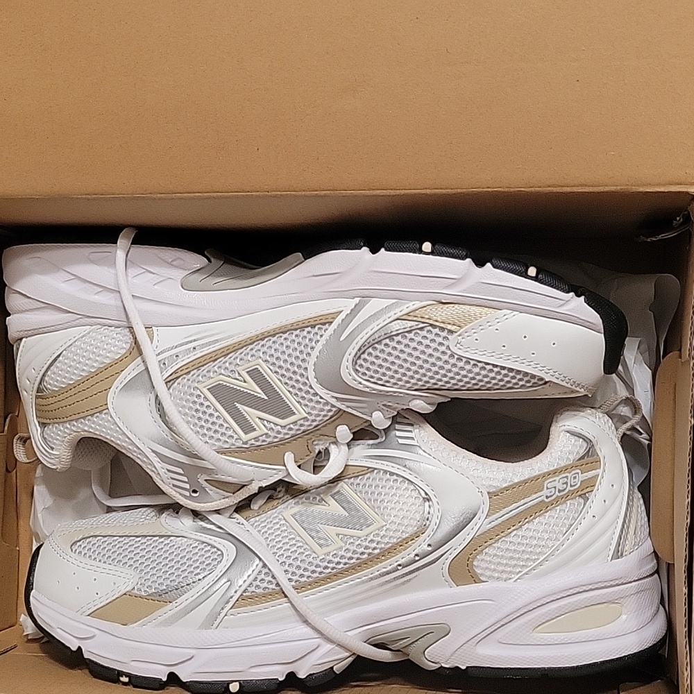 New Balance 530 Size 8.5 Men Women 10